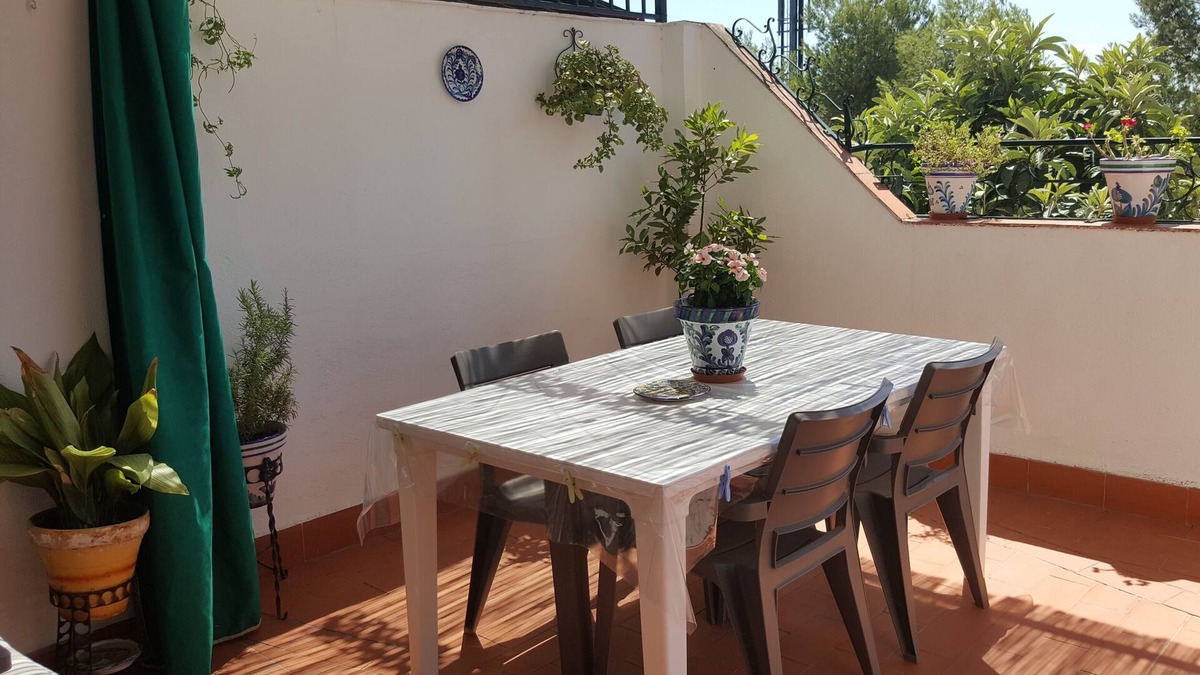 Beiro Apartment | Lovely apartment just a stone's throw from Granada's historic Albaicin district