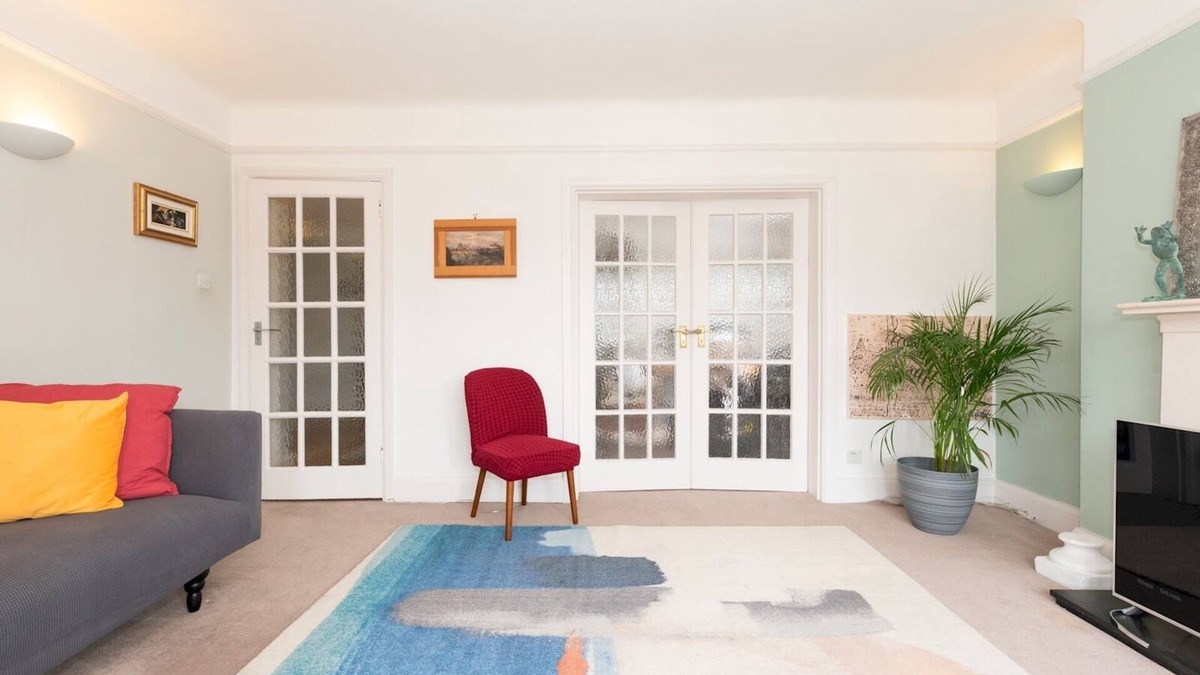 Grove Apartment | Lovely apartment near River, 20 minutes to London | Pass The Keys