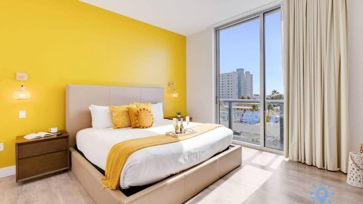 Hollywood Lakes Apartment | Lovely Apartment| Rooftop Pool+ Gym