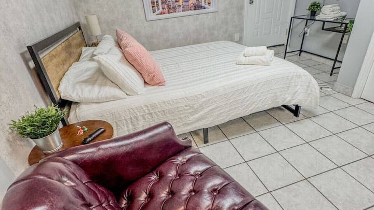 Ironbound District Apartment | Lovely apt ! Ideal for a couple! Easy access NYC.