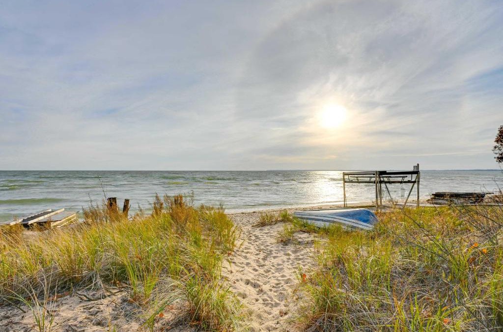 Au Gres House | Lovely Au Gres Cottage with Hot Tub Walk to Beach!