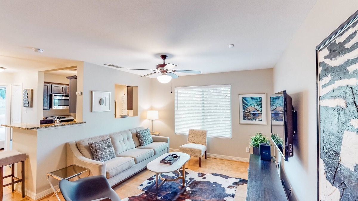Westfield Condo | Lovely Austin condo close to downtown with streaming, W/D, central AC, & WiFi