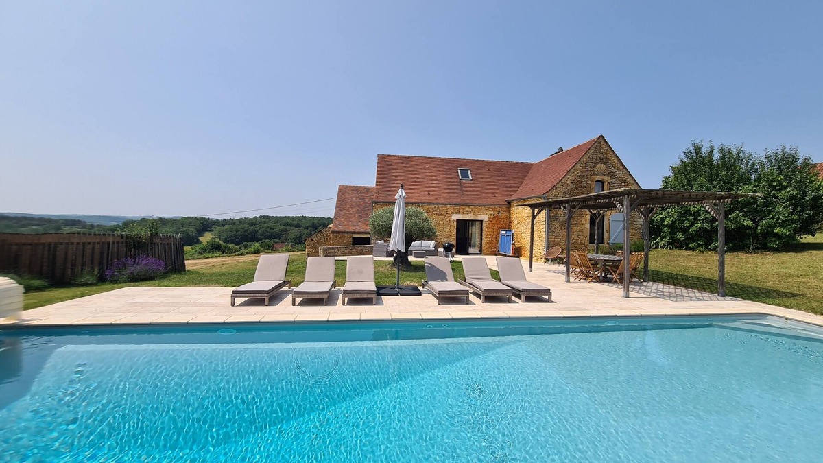 Daglan House | Lovely barn conversion with private heated pool