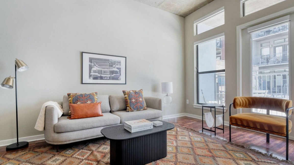 Barton Heights Apartment | Lovely Barton Springs 1BR w/Gym, Pool & W/D, nr downtown, by Blueground