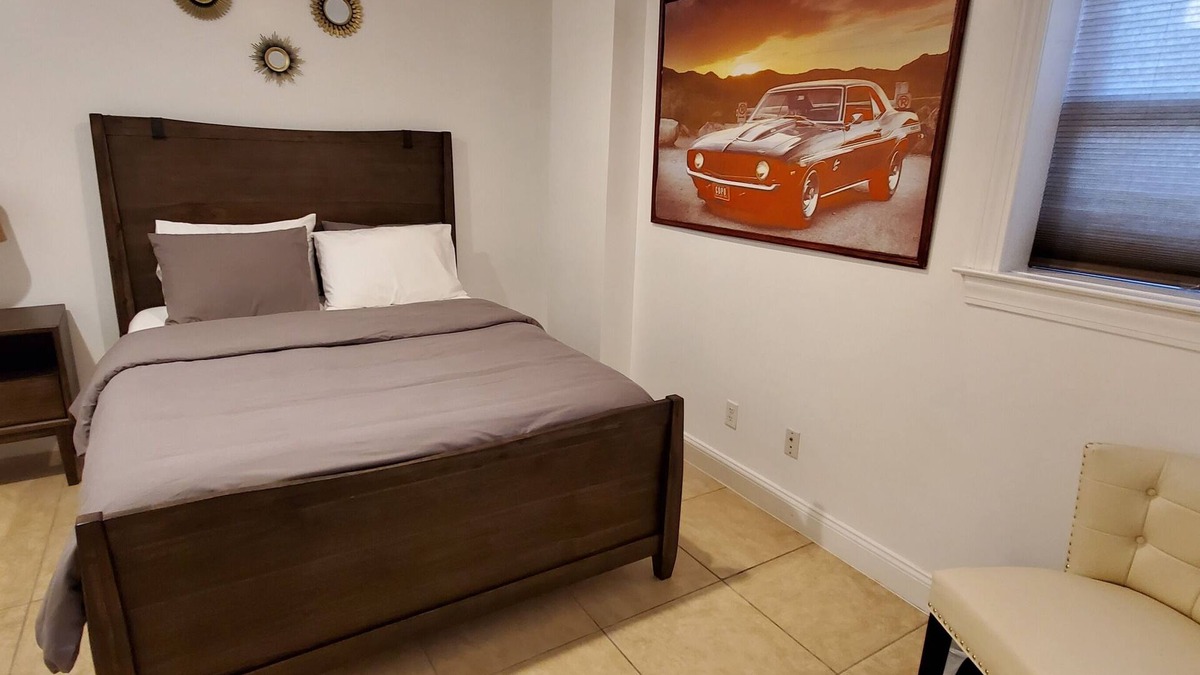 Elwood House | Lovely Basement with 2 Bedrooms and Kitchen