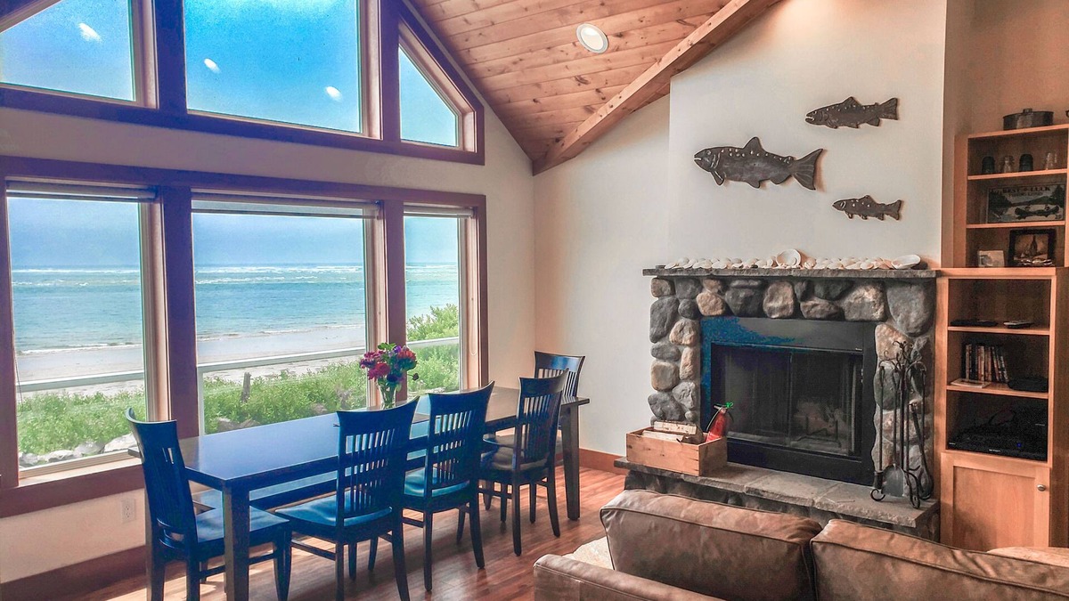 Happy Camp Hideaway House | Lovely Beachfront Home with Amazing Views!