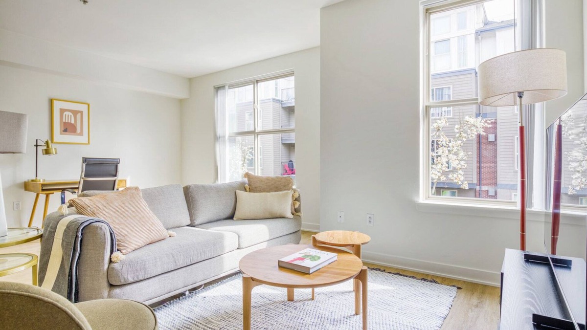Northwest Bellevue Apartment | Lovely Bellevue 2BR w/Gym, W/D & Lounge, near Shops, by Blueground