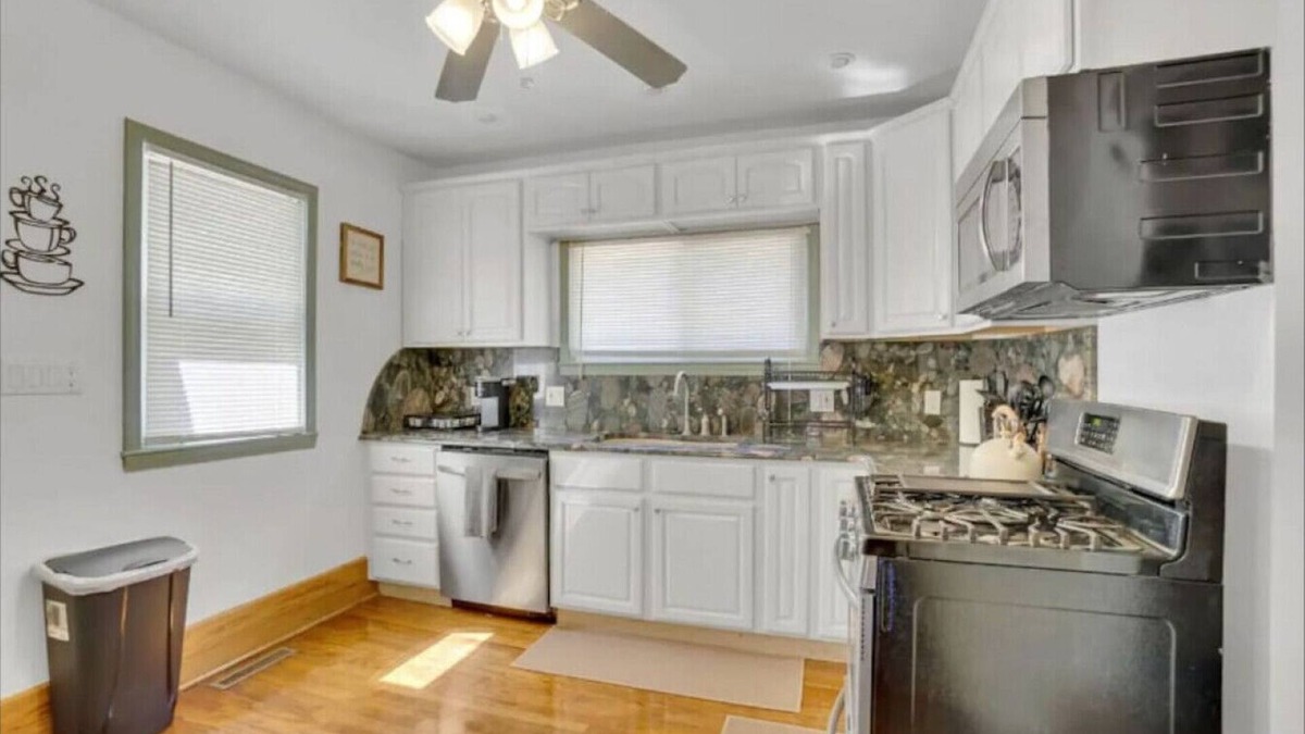 Waverly House | Lovely Bright Lansing Home 3BR/2BA