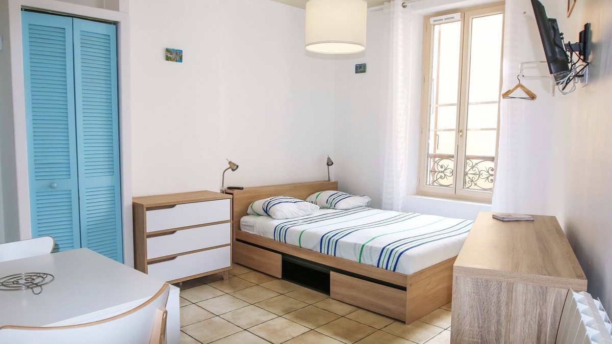Manosque Apartment | Lovely Bright Studio in Manosque