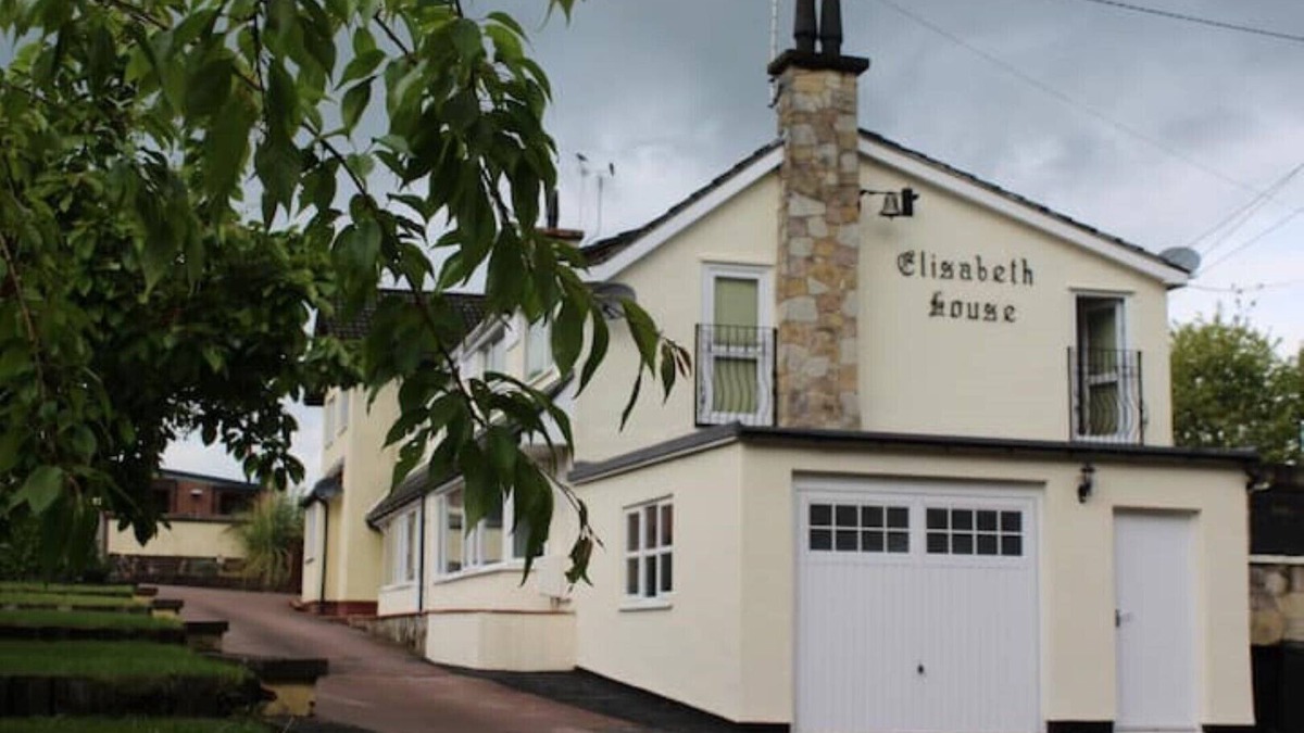 Gobowen House | Lovely canal-side cottage, with parking & wi-fi