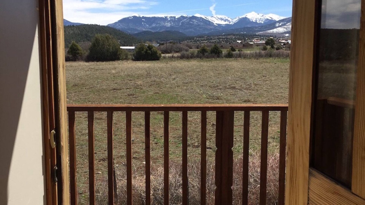 Truchas House | Lovely Casita with Beautiful Views & Northern New Mexico Serenity