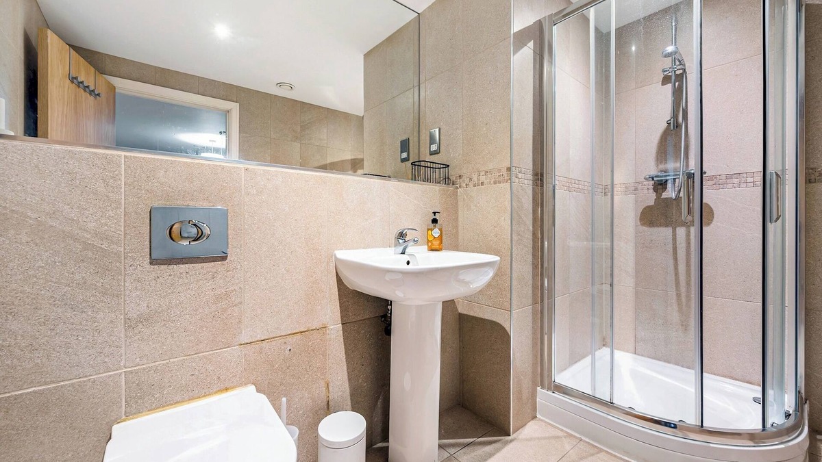 Trafford Apartment | Lovely Central Flat | Altrincham | Pass the Keys