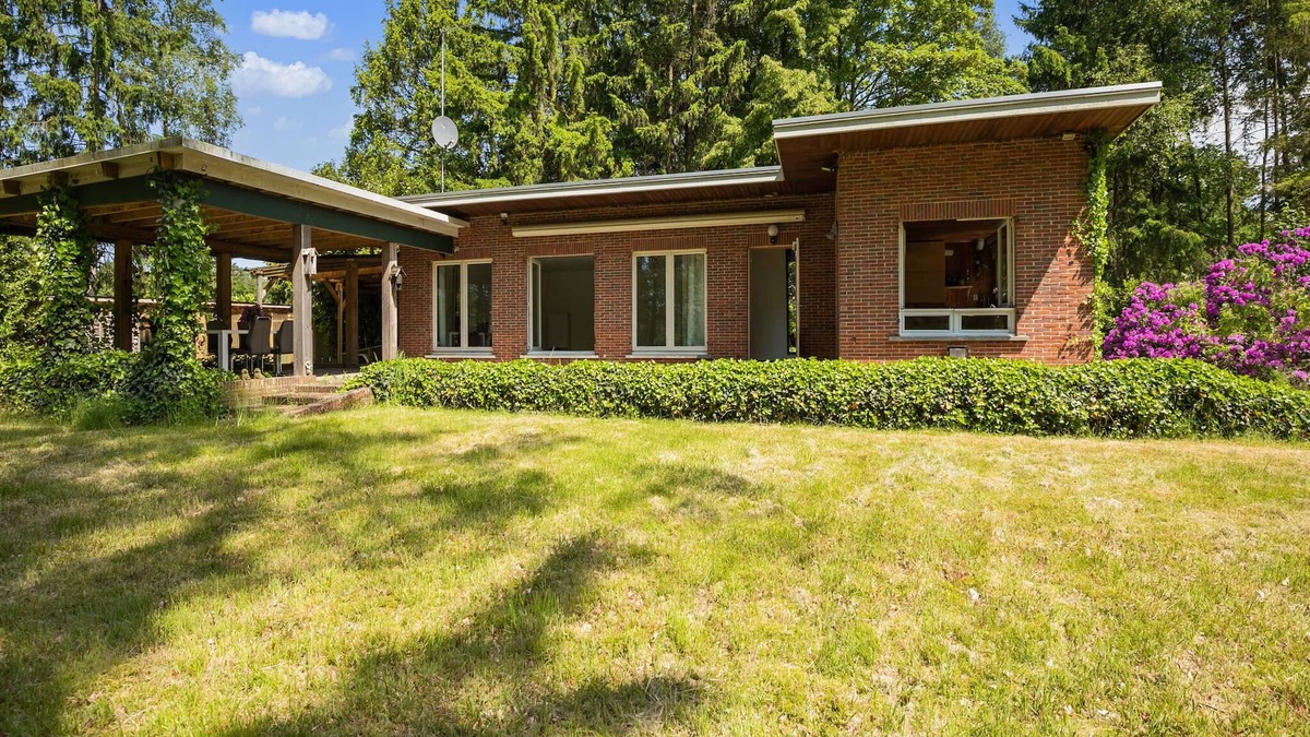 Oud-Turnhout House | Lovely chalet in Arendonk with terrace