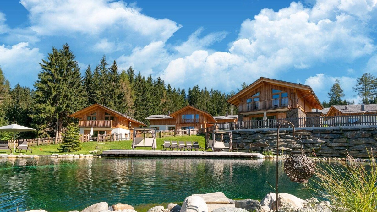 Tamsweg Ski Chalet | Lovely chalet in Wölting with natural pond