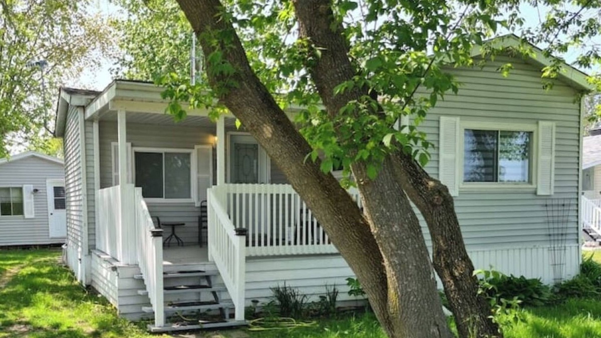 Farnham House | Lovely chalet with SPA