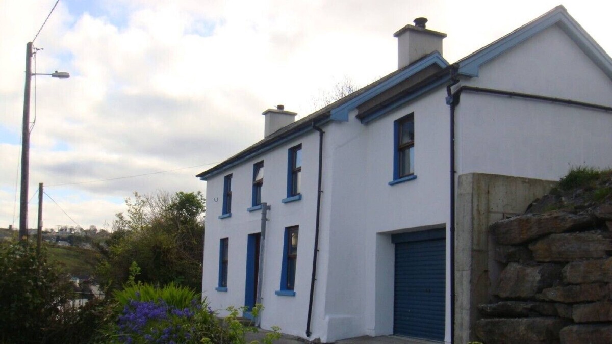 Town Lots Cottage | Lovely character cottage, in scenic, coastal location, Bantry, West Cork.