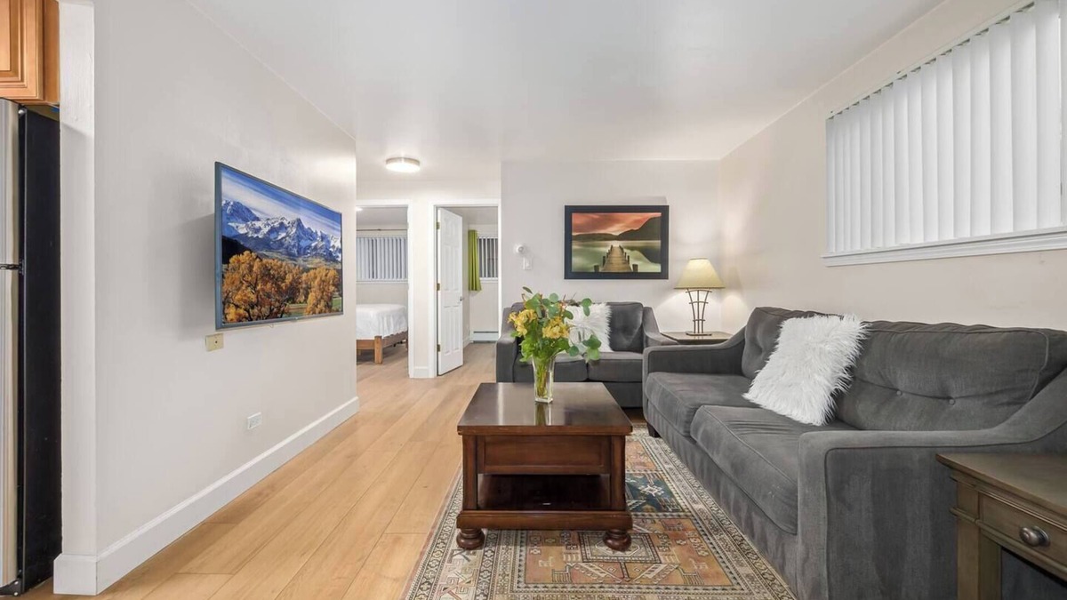 Cheesman Park Apartment | Lovely Cheesman Park apt on tree lined street