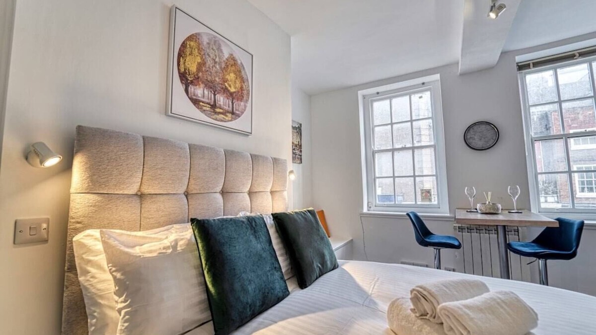 Pontrilas Apartment | Lovely City Centre Apartment.