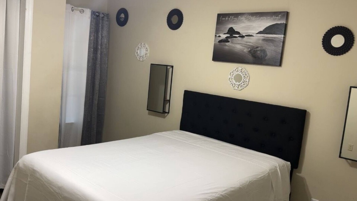 Bainbridge Apartment | Lovely clean 2-bedroom apartment with AC near downtown Bainbridge