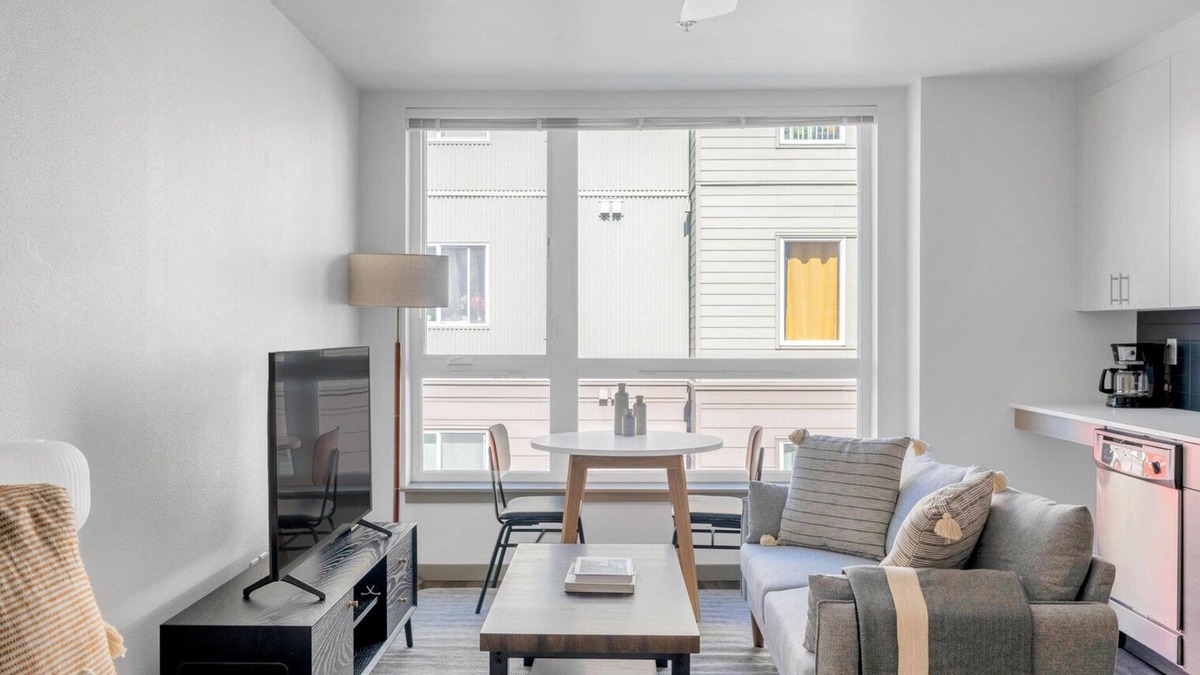 Columbia City Apartment | Lovely Columbia City Studio w/W/D & Gym, near Light Rail, by Blueground