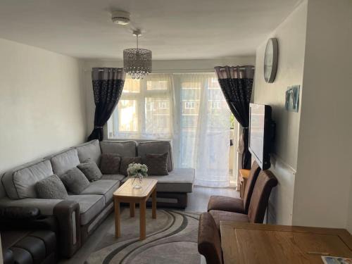 Shadwell Apartment | Lovely Comfortable home near CanaryWhafLondonCity