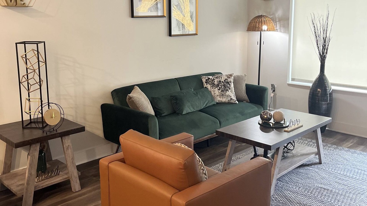 Mount Auburn Condo | Lovely & Comfy 1bedroom with indoor fireplace