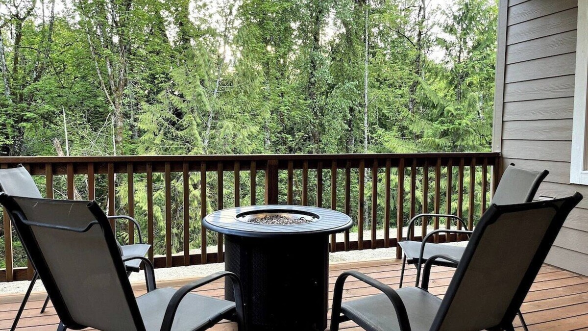 Longview Condo | Lovely Condo close to town with Forest View