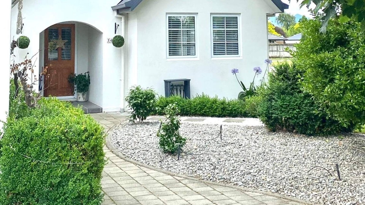 Blenheim Cottage | Lovely cottage close to the town