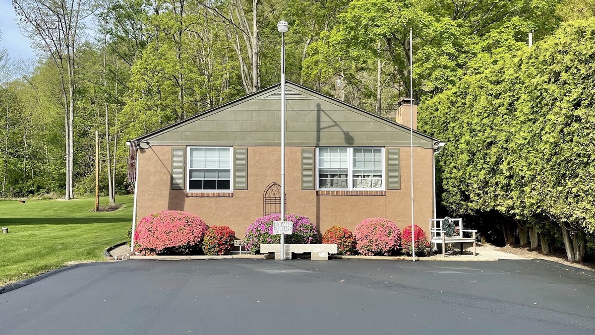 Elysburg Cottage | Lovely Cottage Next To Knoebels Amusement Park, Outdoor Pavilion, WiFi, Fire Pit