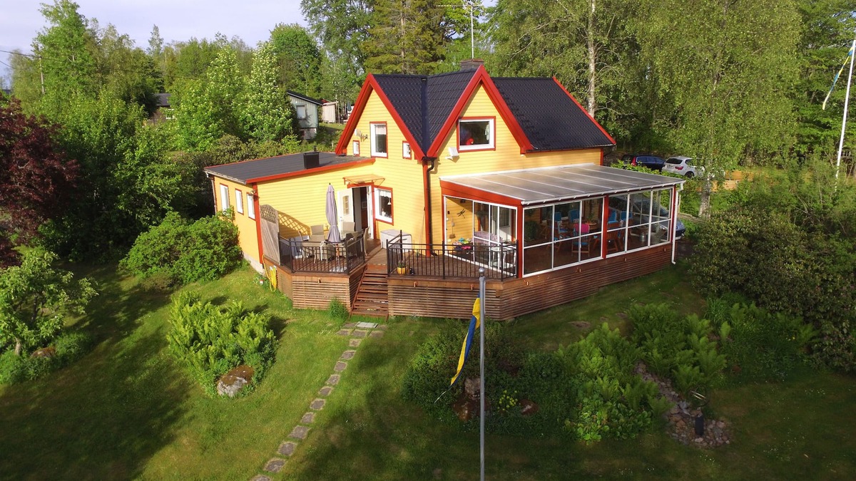 Nassjo Municipality House | Lovely cottage on lakeside plot