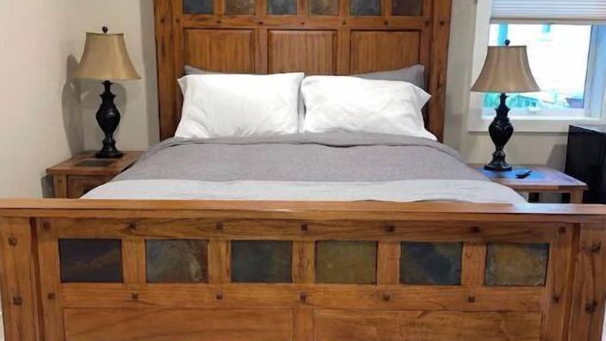 Cloquet Apartment | Lovely, country “in the heart of the city” suite 1