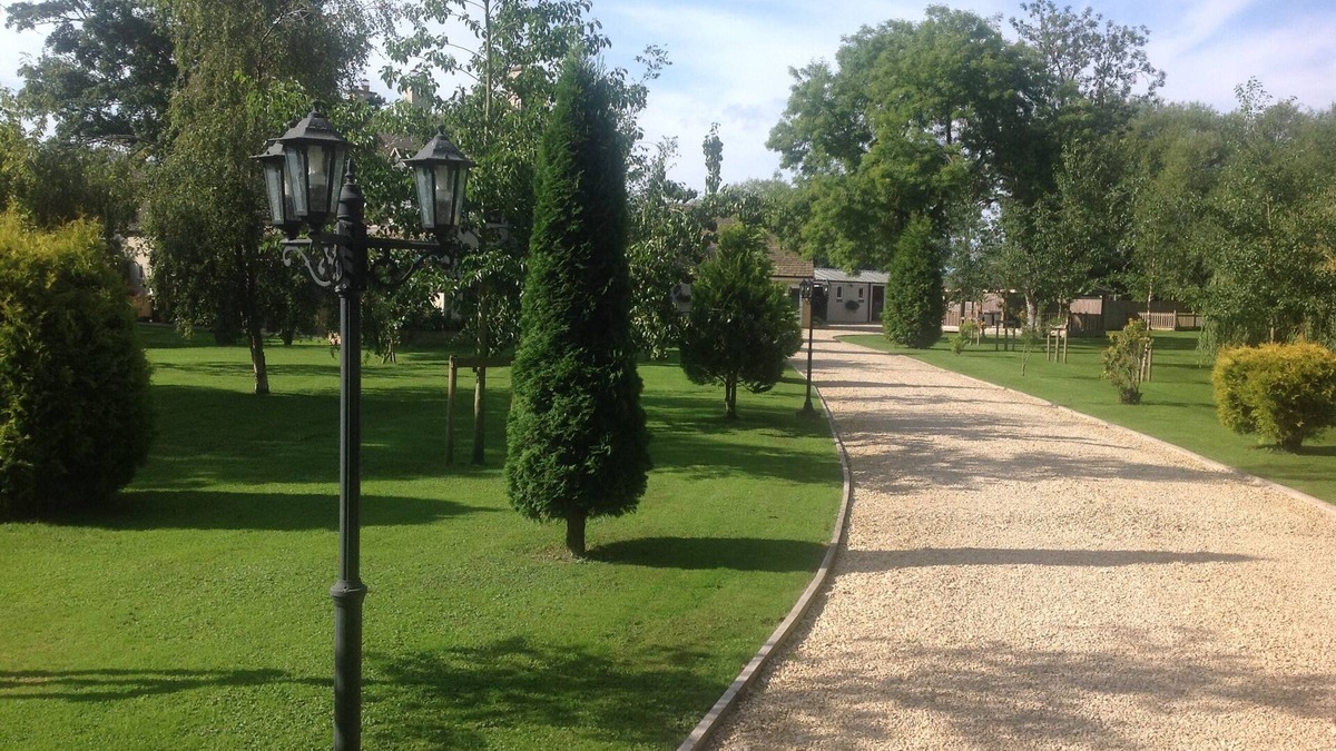 Quenington Apartment | Lovely country location close to Cotswolds, Fairford, Cirencester , Wiltshire