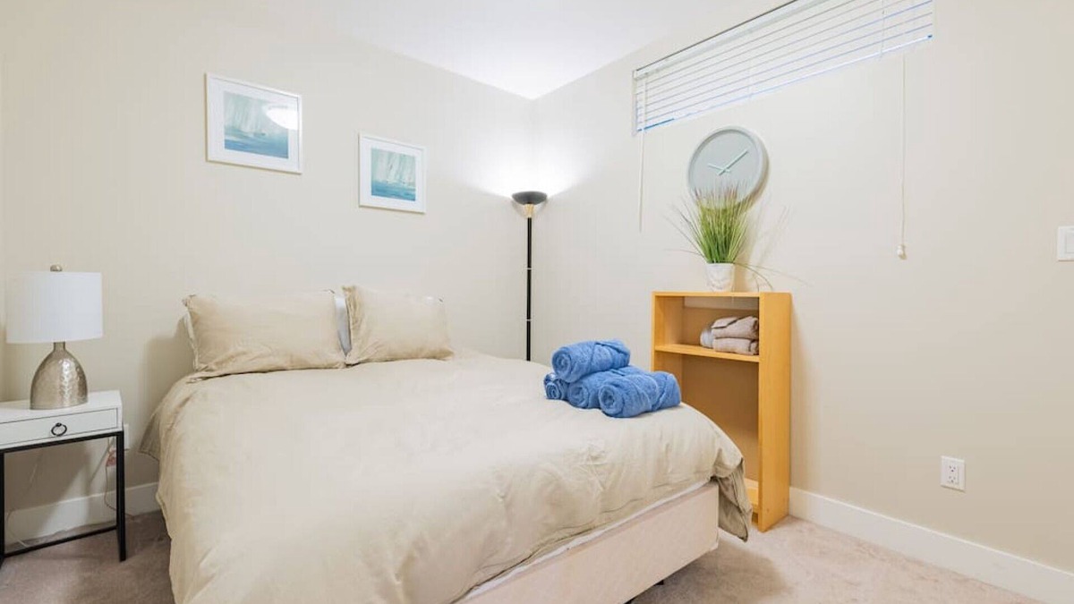 East Side House | Lovely & Cozy 1BD Basement Suite.
