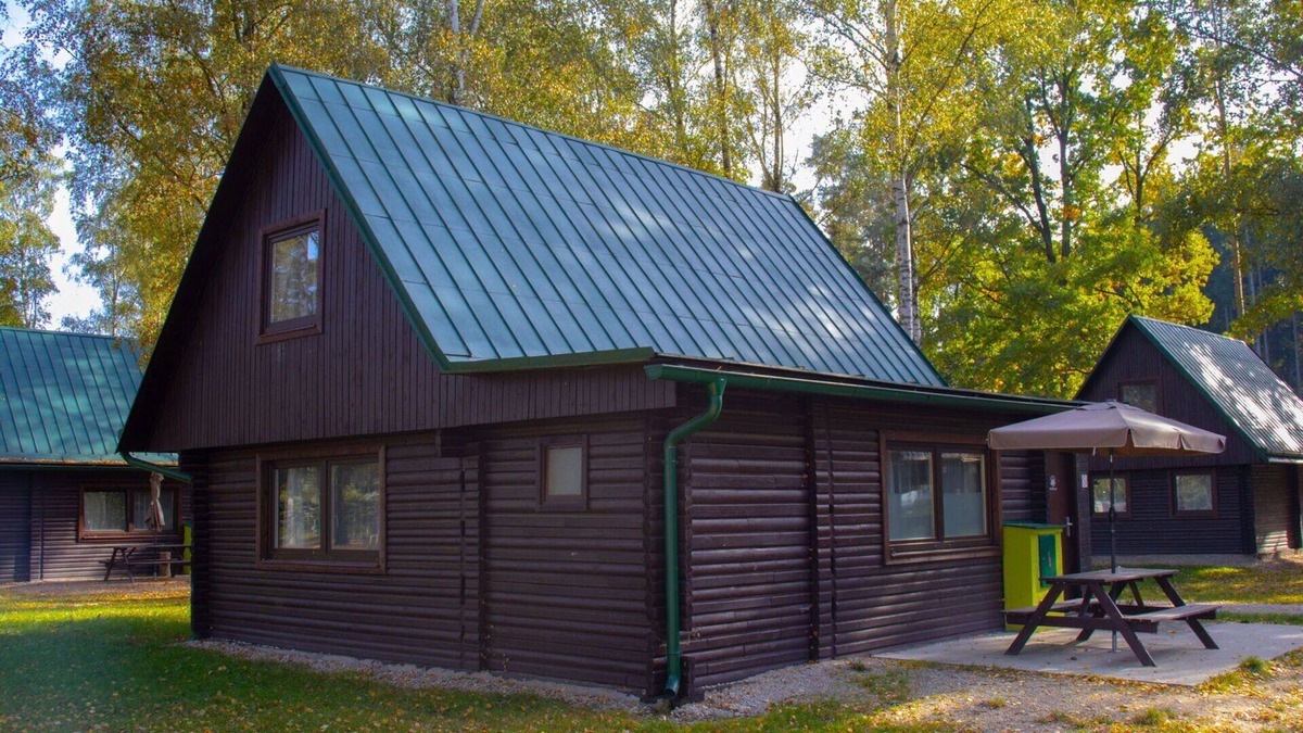 Hradec Kralove House | Lovely apartment in villa for 12 people with WIFI, TV, patio, pets allowed and parking