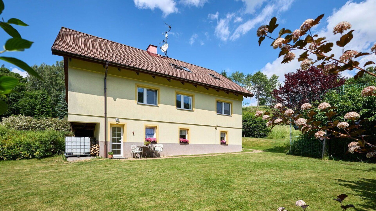 Svoboda nad Upou Apartment | Lovely apartment for 4 people with WIFI, TV, patio and pets allowed