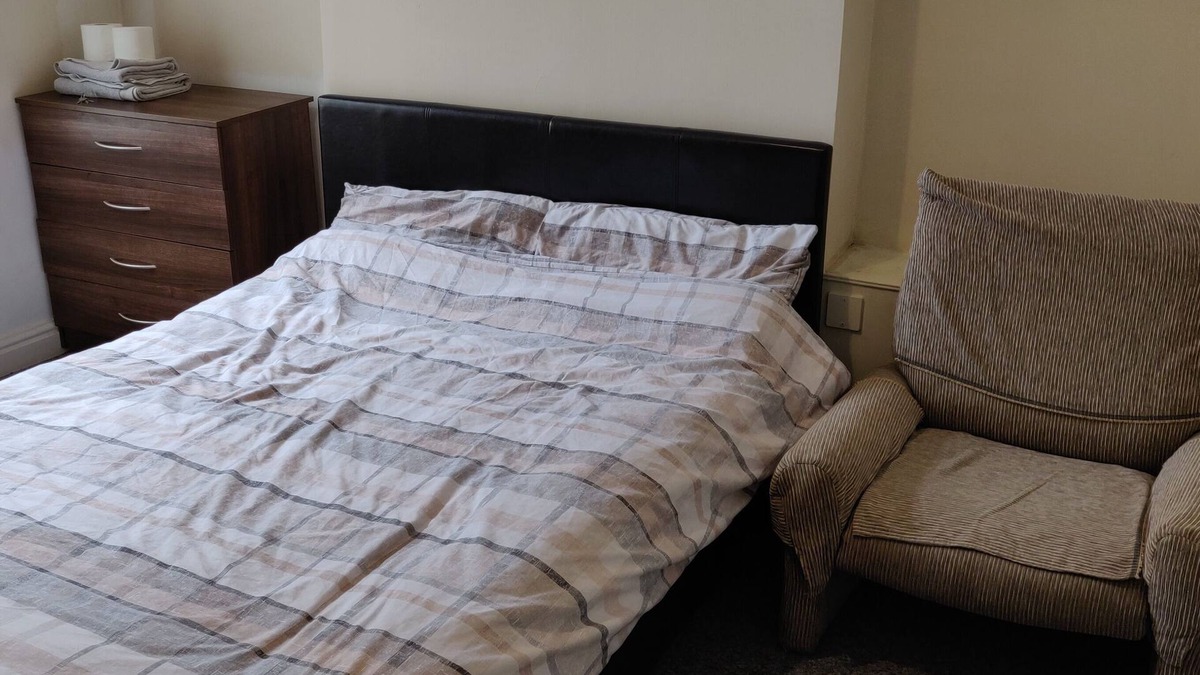 Erdington House | Lovely Double Room Near Erdington Railway Station