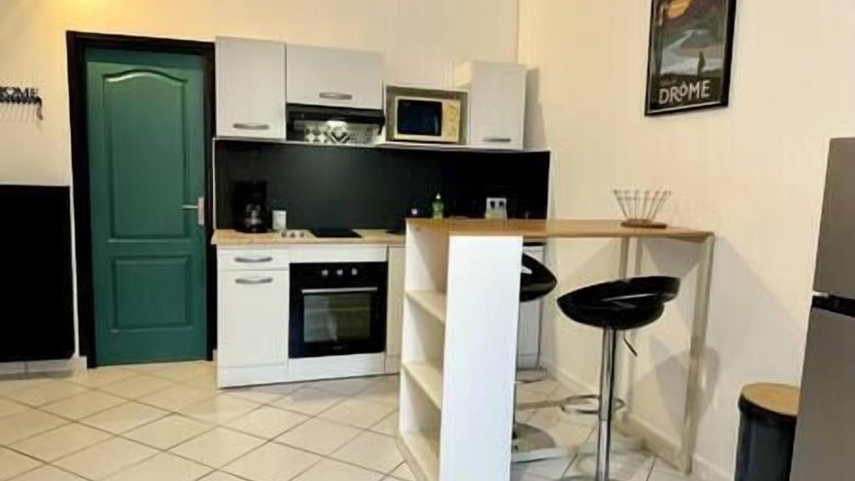 Loriol-sur-Drome Apartment | Lovely downtown studio