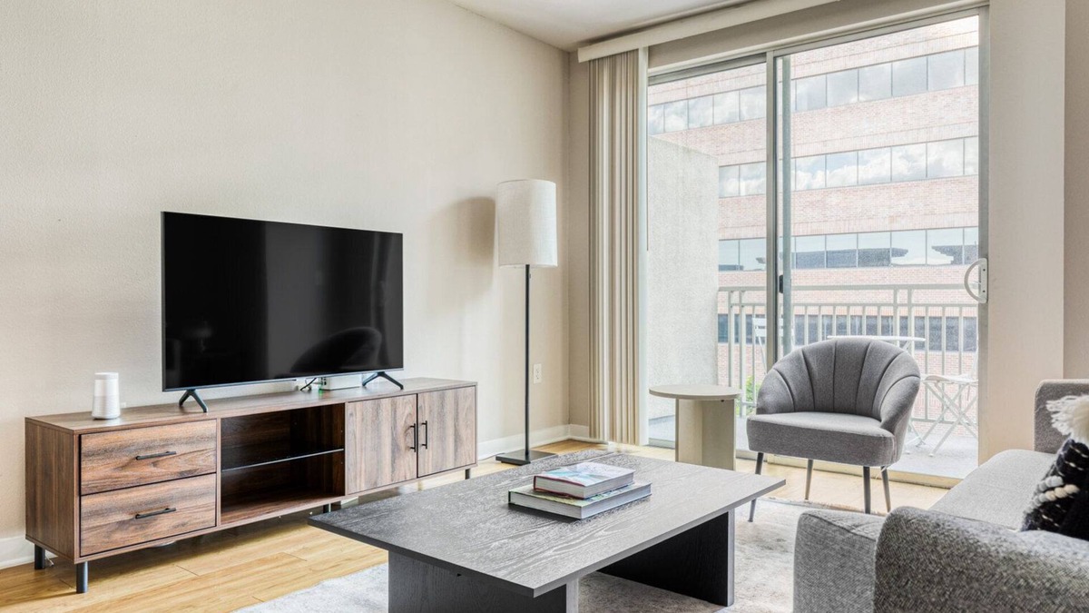 City West Apartment | Lovely Downtown 1BR w/Pool, W/D & Gym, near 7th St Metro, by Blueground