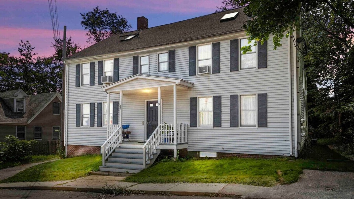 Amesbury Apartment | Lovely Downtown Oasis ~ Hospitals/Colleges/Beaches