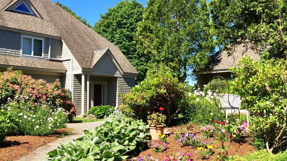 Glen Cove Condo | Lovely Duplex, Eastward on the Ocean, Rockport, Midcoast Maine, pet friendly.