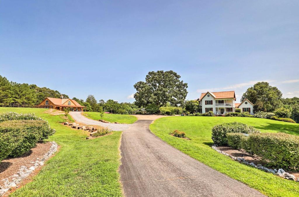 Caroleen House | Lovely Equine Countryside Estate on 68 Acres