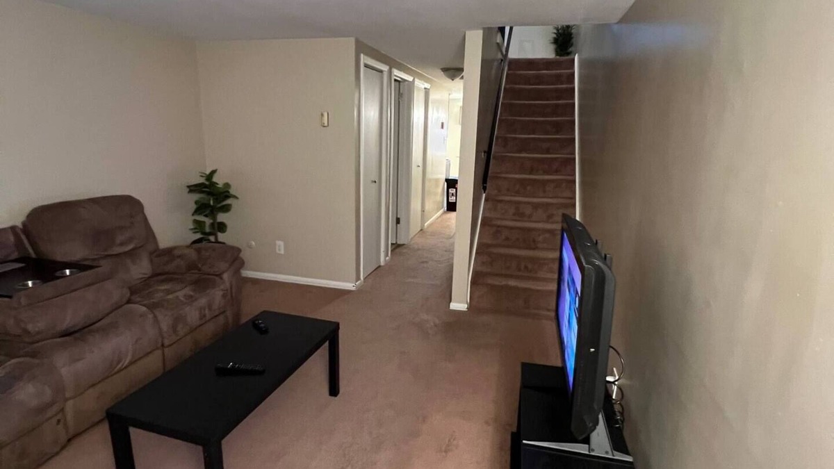 Ligonier Apartment | Lovely family and pet friendly townhouse with washer and dryer, walking distance to downtown