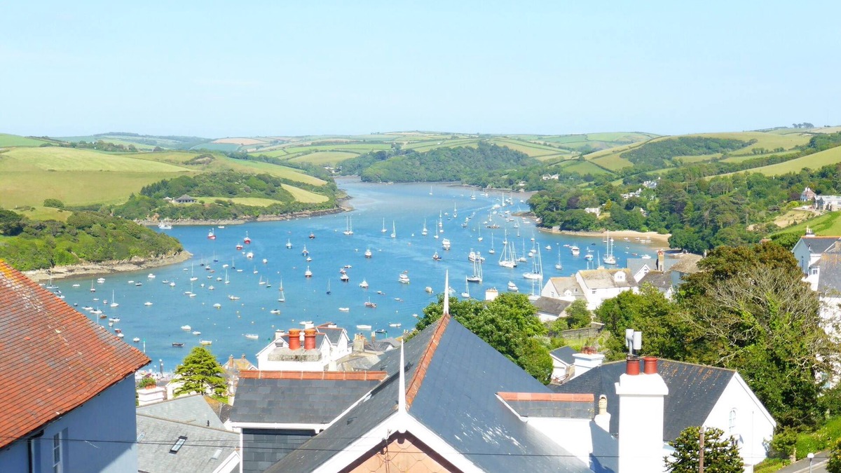 Salcombe House | Lovely Family House in Salcombe with views, parking and EV charger