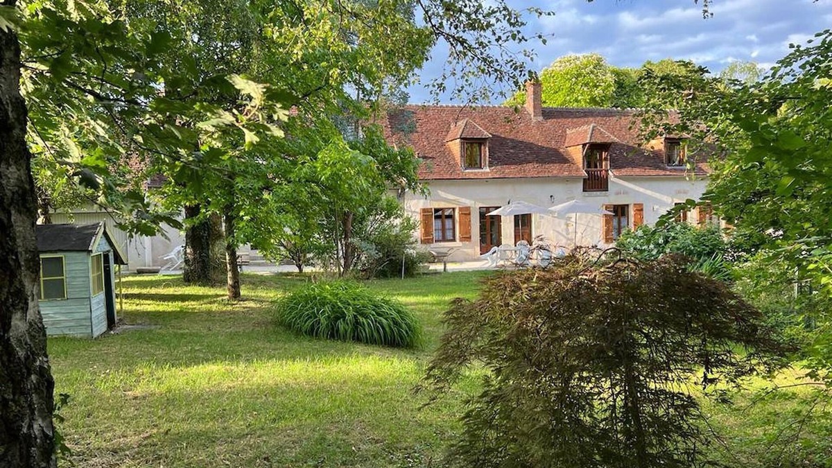 Pellevoisin House | Lovely farmhouse - 3 bedrooms - wifi - garden - fireplace
