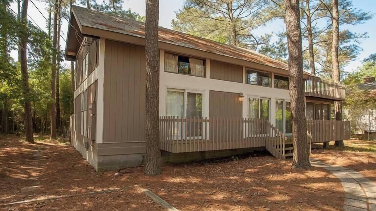 North Shores House | Lovely five bedroom home located in the North Shores area of Rehoboth