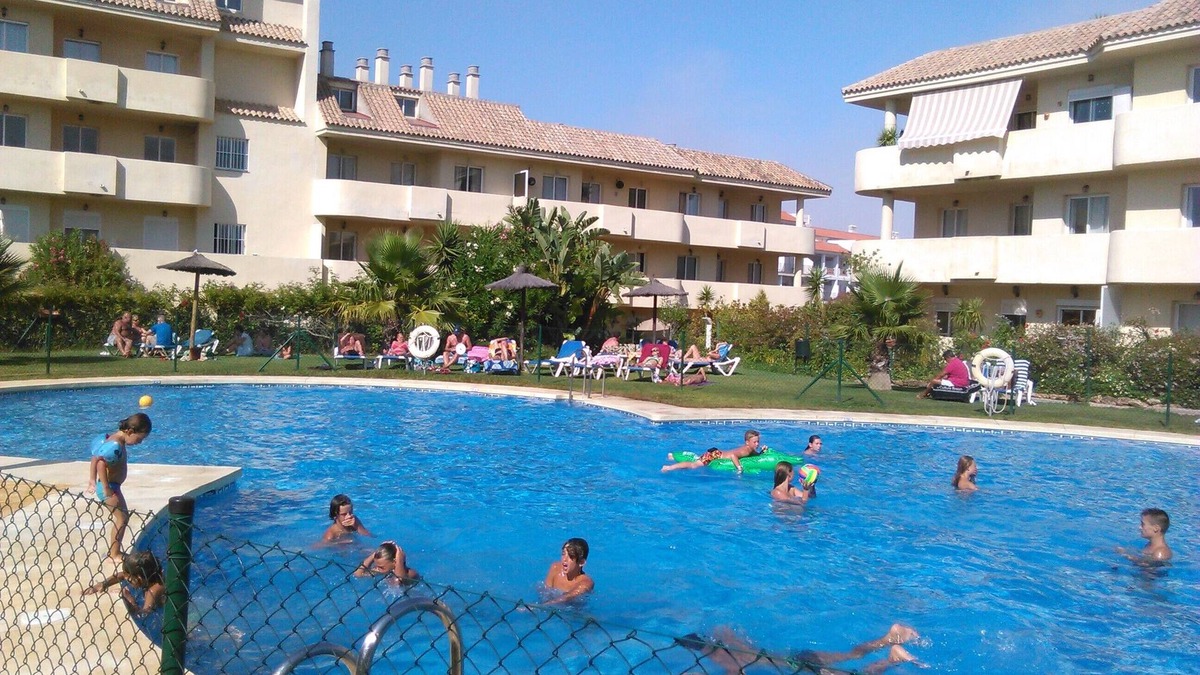 Puerto de la Duquesa Apartment | lovely flat (ground floor) at Manilva (Andalucia): 5 P/2 pools/300m beach