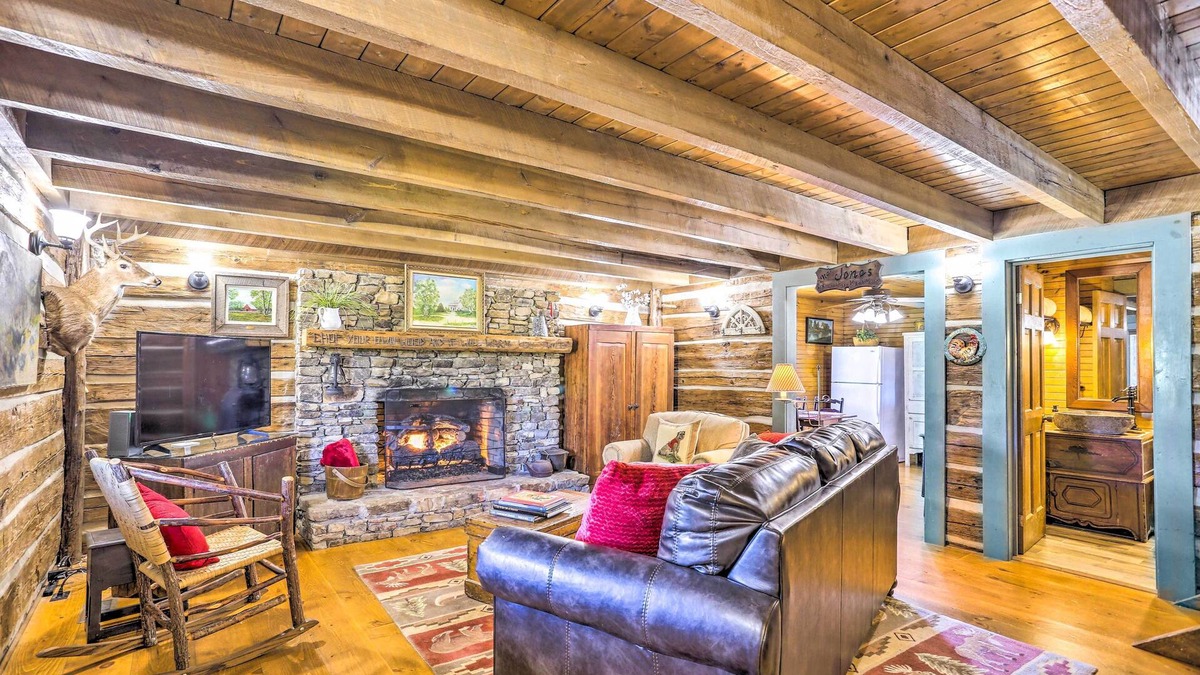 Flat Rock Cabin | Lovely Flat Rock Cabin from 1905 w/Fireplace