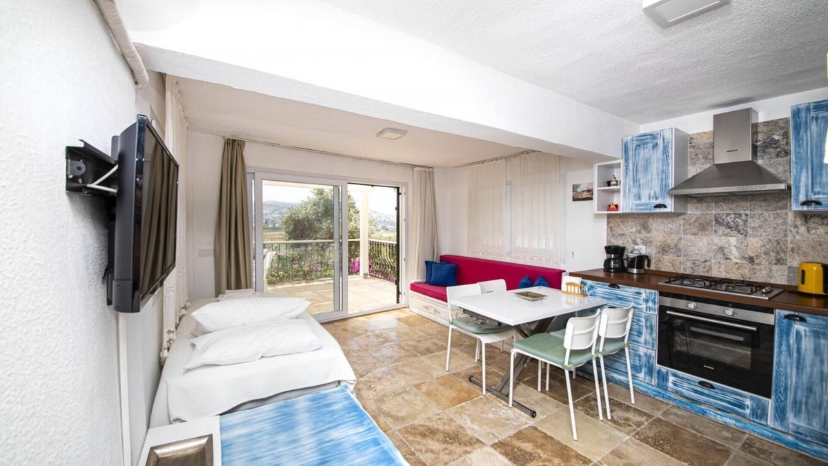 Golturkbuku Apartment | Lovely Flat with Pool and Nature View in Bodrum