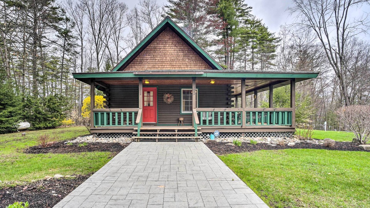 Fort Ann Cabin | Lovely Fort Ann Lodge - 10 Mi to Lake George!