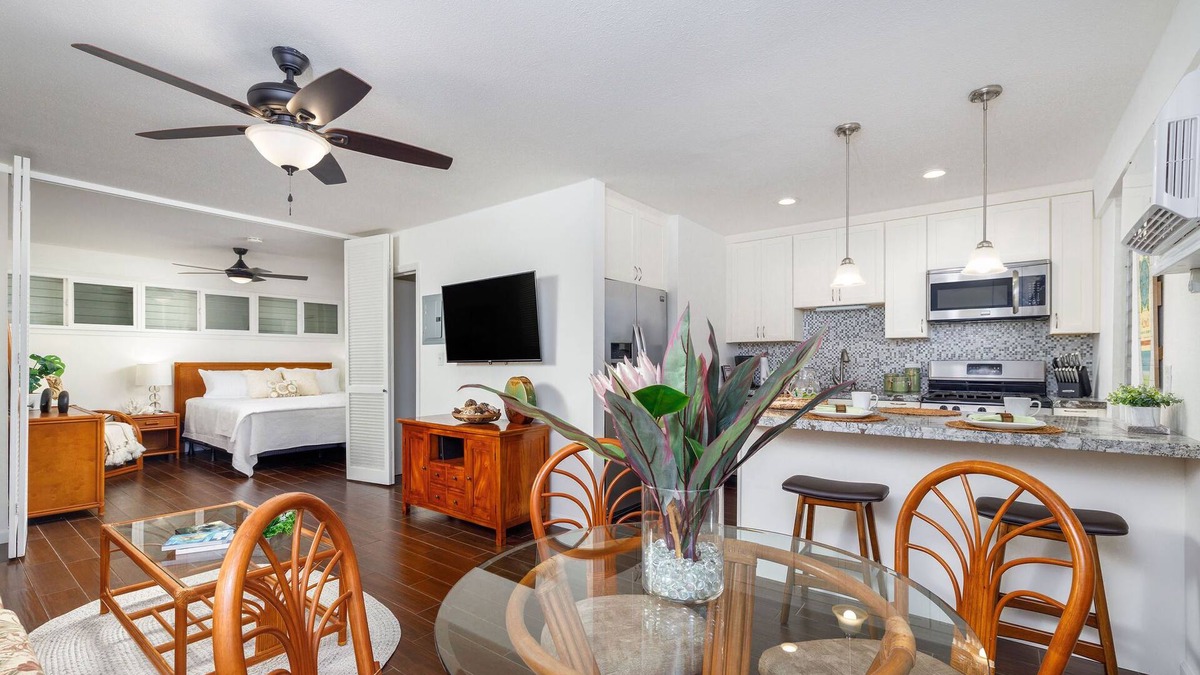 Historic Kailua Village Condo | 🌴Lovely garden unit with partial ocean view from the lanai. Well equipped🌴